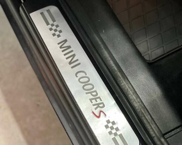 Чорний Міні Кантрімен, об'ємом двигуна 1.6 л та пробігом 87 тис. км за 12999 $, фото 33 на Automoto.ua
