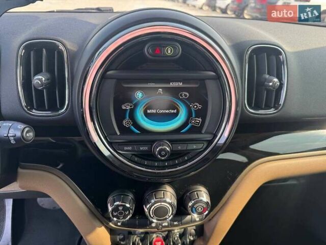 Черный Мини Кантримен, объемом двигателя 2 л и пробегом 116 тыс. км за 22500 $, фото 12 на Automoto.ua