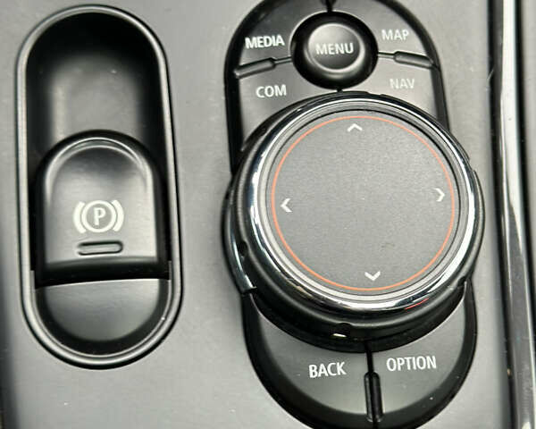 Чорний Міні Кантрімен, об'ємом двигуна 2 л та пробігом 135 тис. км за 17900 $, фото 27 на Automoto.ua