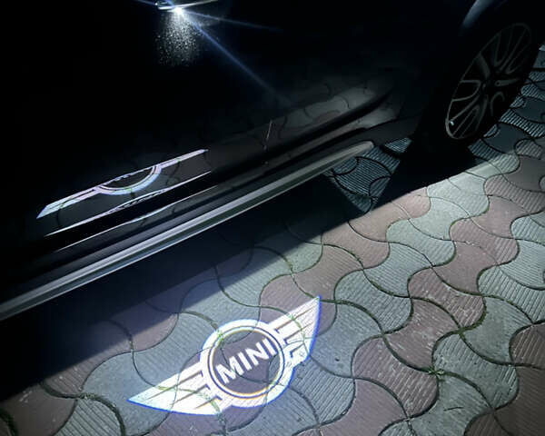 Чорний Міні Кантрімен, об'ємом двигуна 2 л та пробігом 135 тис. км за 17900 $, фото 43 на Automoto.ua