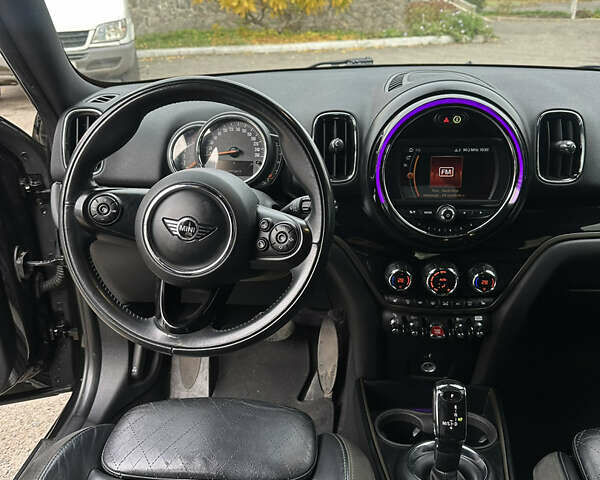 Чорний Міні Кантрімен, об'ємом двигуна 2 л та пробігом 153 тис. км за 22500 $, фото 11 на Automoto.ua