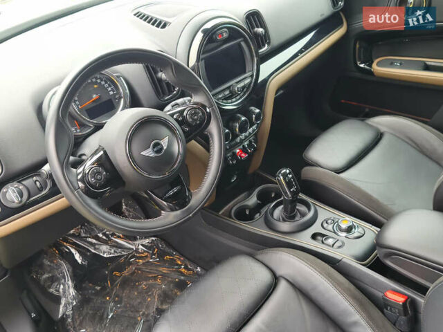 Черный Мини Кантримен, объемом двигателя 1.5 л и пробегом 97 тыс. км за 17300 $, фото 9 на Automoto.ua