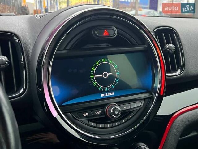 Черный Мини Кантримен, объемом двигателя 2 л и пробегом 80 тыс. км за 30990 $, фото 30 на Automoto.ua