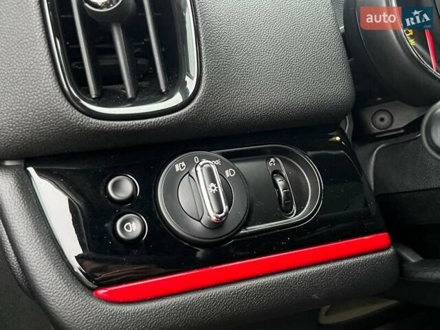 Черный Мини Кантримен, объемом двигателя 2 л и пробегом 80 тыс. км за 30990 $, фото 21 на Automoto.ua