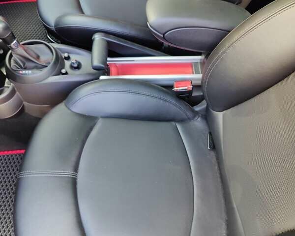 Черный Мини Кантримен, объемом двигателя 1.6 л и пробегом 107 тыс. км за 16000 $, фото 2 на Automoto.ua