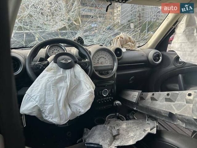Черный Мини Кантримен, объемом двигателя 1.6 л и пробегом 140 тыс. км за 3500 $, фото 4 на Automoto.ua
