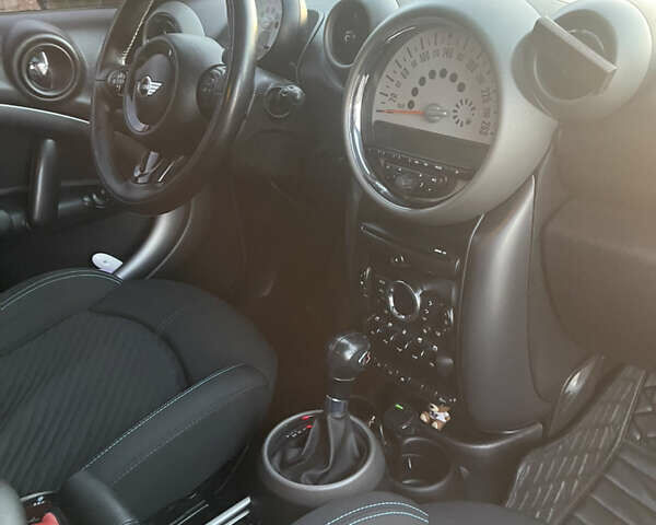 Чорний Міні Кантрімен, об'ємом двигуна 2 л та пробігом 273 тис. км за 11200 $, фото 28 на Automoto.ua