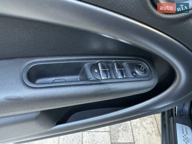 Чорний Міні Кантрімен, об'ємом двигуна 1.6 л та пробігом 183 тис. км за 9900 $, фото 13 на Automoto.ua