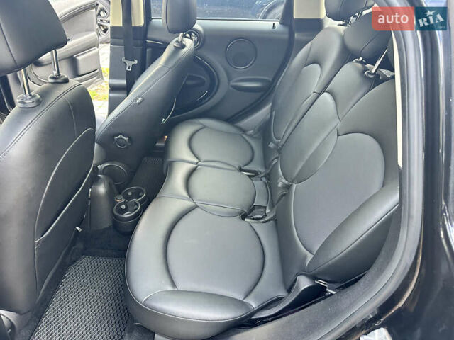 Чорний Міні Кантрімен, об'ємом двигуна 1.6 л та пробігом 194 тис. км за 11000 $, фото 1 на Automoto.ua