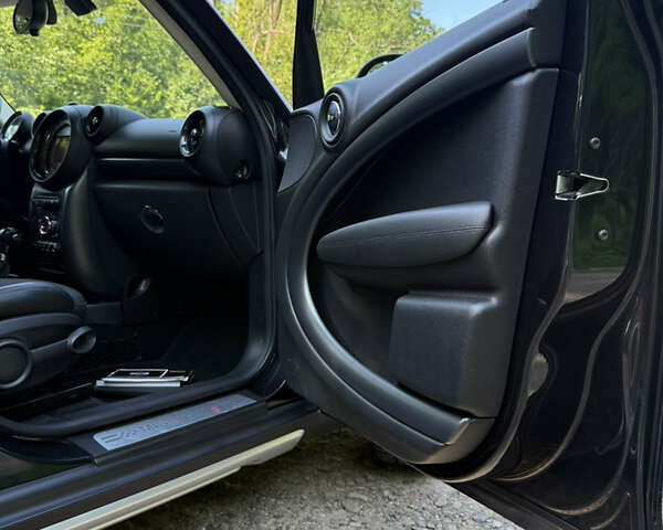 Чорний Міні Кантрімен, об'ємом двигуна 2 л та пробігом 192 тис. км за 15999 $, фото 22 на Automoto.ua