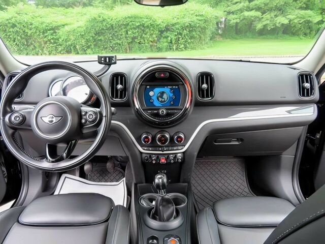 Чорний Міні Кантрімен, об'ємом двигуна 2 л та пробігом 44 тис. км за 11200 $, фото 9 на Automoto.ua