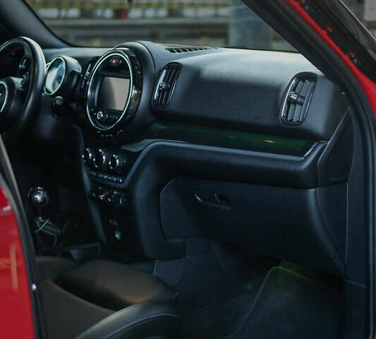 Мини Кантримен 2017 в Одессе на Automoto.ua Красный Мини Кантримен, объемом двигателя 2 л и пробегом 138 тыс. км за 20300 $, фото 8 на Automoto.ua