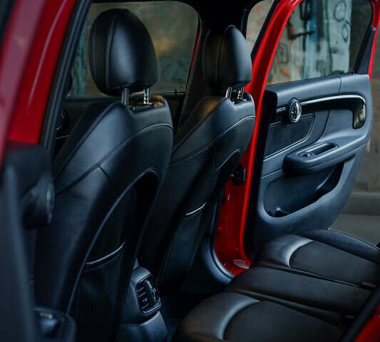 Мини Кантримен 2017 в Одессе на Automoto.ua Красный Мини Кантримен, объемом двигателя 2 л и пробегом 138 тыс. км за 20300 $, фото 9 на Automoto.ua