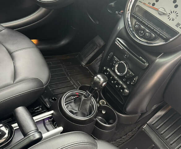 Червоний Міні Кантрімен, об'ємом двигуна 1.6 л та пробігом 134 тис. км за 10300 $, фото 9 на Automoto.ua