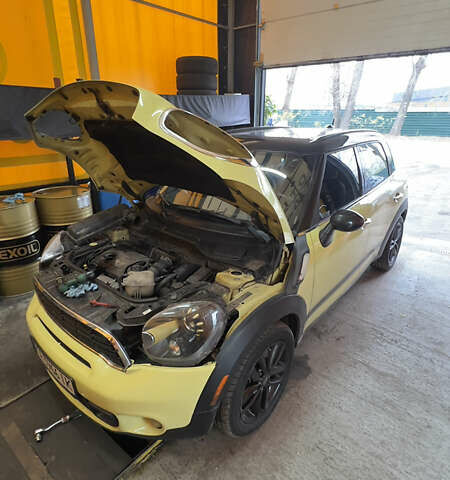 Желтый Мини Кантримен, объемом двигателя 1.6 л и пробегом 217 тыс. км за 8400 $, фото 16 на Automoto.ua