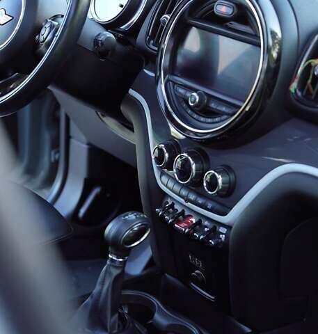 Сірий Міні Кантрімен, об'ємом двигуна 2 л та пробігом 66 тис. км за 18600 $, фото 4 на Automoto.ua