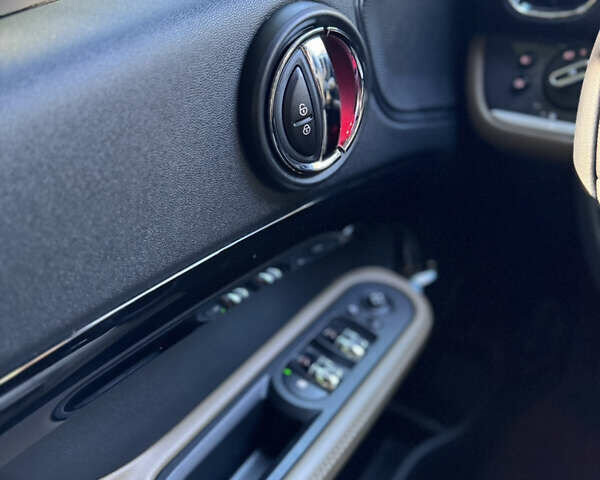 Серый Мини Кантримен, объемом двигателя 2 л и пробегом 77 тыс. км за 23000 $, фото 6 на Automoto.ua