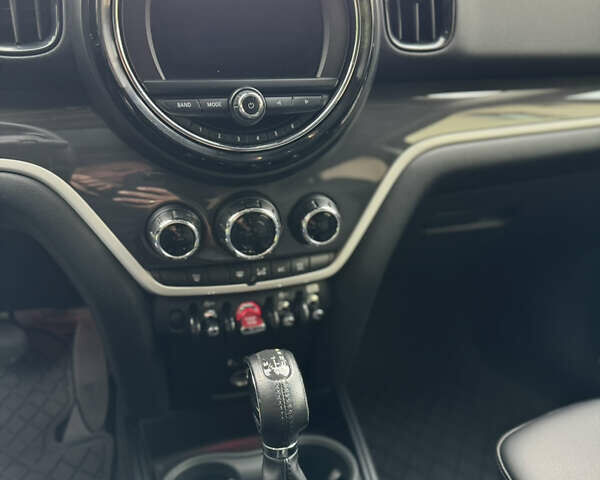 Сірий Міні Кантрімен, об'ємом двигуна 2 л та пробігом 95 тис. км за 16900 $, фото 7 на Automoto.ua