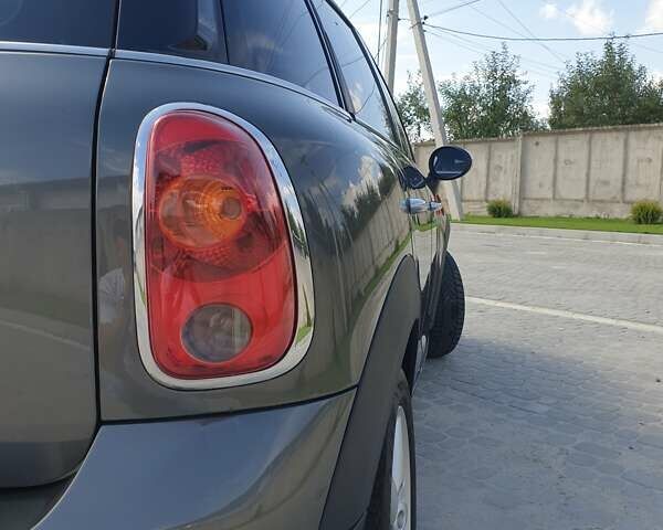 Сірий Міні Кантрімен, об'ємом двигуна 1.6 л та пробігом 243 тис. км за 12500 $, фото 4 на Automoto.ua