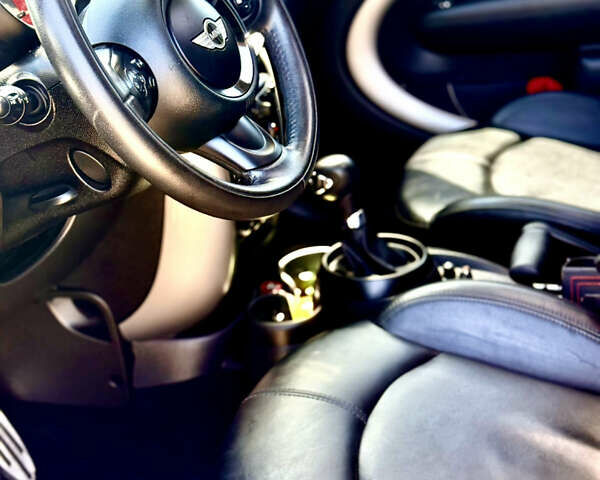 Зеленый Мини Кантримен, объемом двигателя 2 л и пробегом 175 тыс. км за 13888 $, фото 8 на Automoto.ua