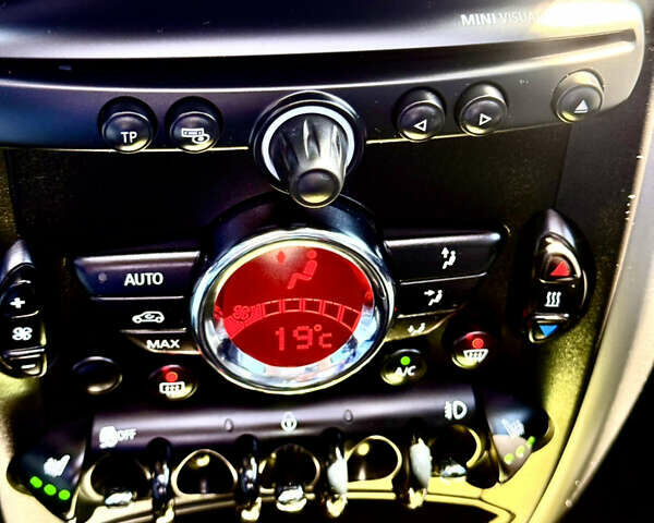 Зеленый Мини Кантримен, объемом двигателя 2 л и пробегом 175 тыс. км за 13888 $, фото 7 на Automoto.ua