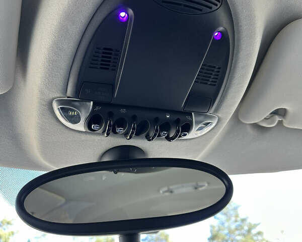 Зелений Міні Кантрімен, об'ємом двигуна 2 л та пробігом 99 тис. км за 11999 $, фото 19 на Automoto.ua