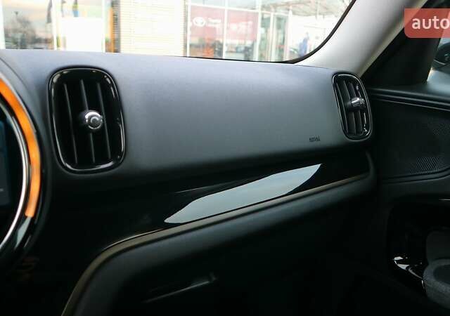 Зелений Міні Кантрімен, об'ємом двигуна 2 л та пробігом 92 тис. км за 28182 $, фото 16 на Automoto.ua