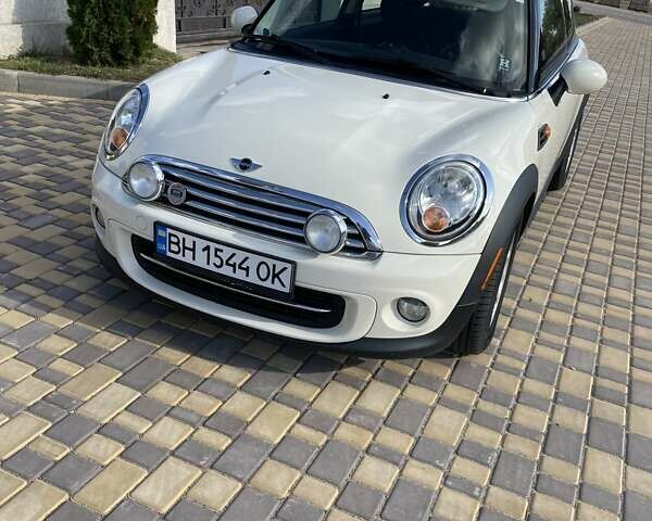 Белый Мини Coupe, объемом двигателя 1.6 л и пробегом 230 тыс. км за 6999 $, фото 2 на Automoto.ua