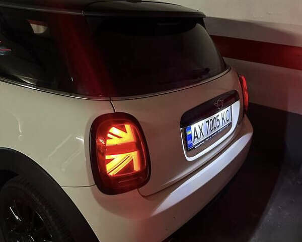 Белый Мини Coupe, объемом двигателя 1.5 л и пробегом 90 тыс. км за 10000 $, фото 2 на Automoto.ua