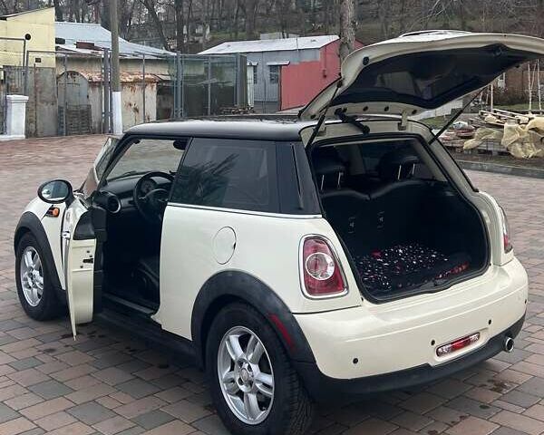 Бежевый Мини Coupe, объемом двигателя 1.6 л и пробегом 150 тыс. км за 9150 $, фото 13 на Automoto.ua