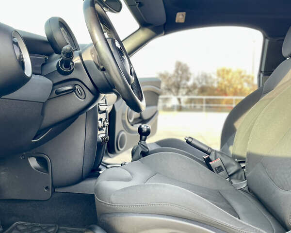 Чорний Міні Coupe, об'ємом двигуна 2 л та пробігом 255 тис. км за 9666 $, фото 21 на Automoto.ua