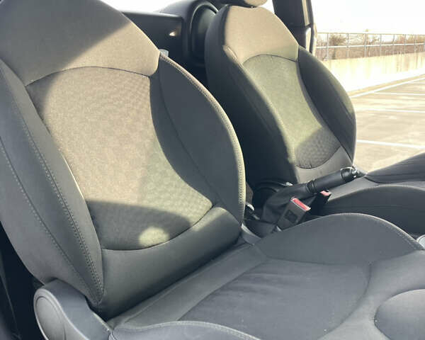 Чорний Міні Coupe, об'ємом двигуна 2 л та пробігом 255 тис. км за 9666 $, фото 32 на Automoto.ua