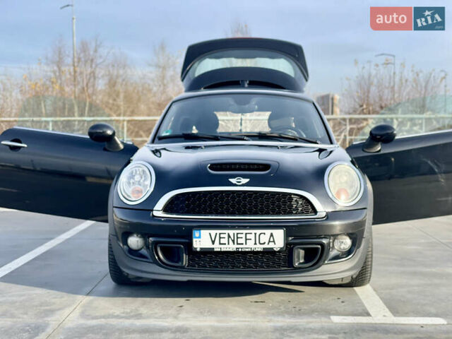 Чорний Міні Coupe, об'ємом двигуна 2 л та пробігом 255 тис. км за 9666 $, фото 17 на Automoto.ua