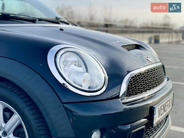 Чорний Міні Coupe, об'ємом двигуна 2 л та пробігом 255 тис. км за 9666 $, фото 5 на Automoto.ua