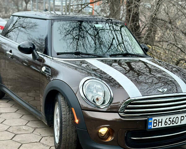 Коричневий Міні Coupe, об'ємом двигуна 1.6 л та пробігом 174 тис. км за 8900 $, фото 2 на Automoto.ua