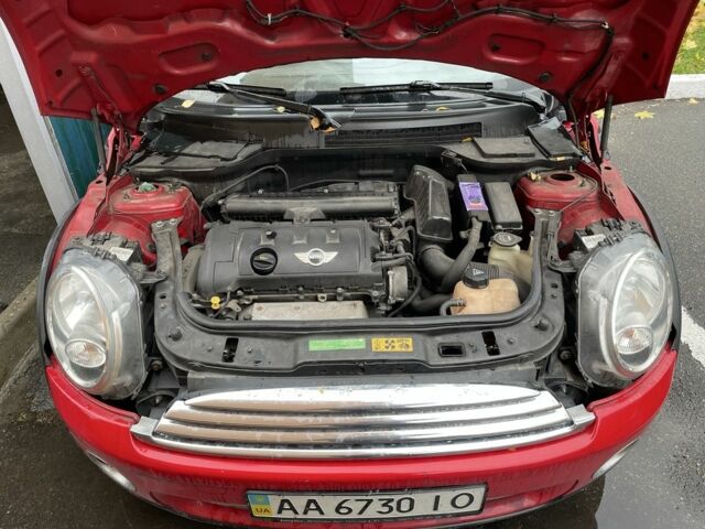 Красный Мини Coupe, объемом двигателя 1.6 л и пробегом 250 тыс. км за 6500 $, фото 5 на Automoto.ua