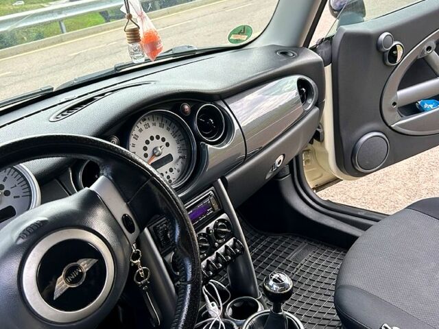 Білий Міні Hatch, об'ємом двигуна 1.6 л та пробігом 264 тис. км за 3700 $, фото 4 на Automoto.ua