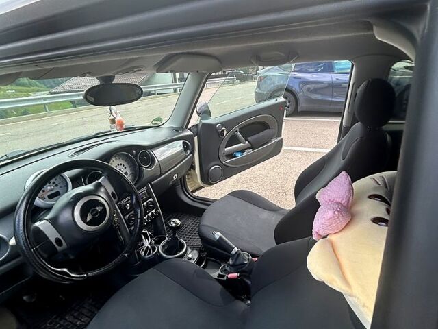Білий Міні Hatch, об'ємом двигуна 1.6 л та пробігом 264 тис. км за 3700 $, фото 6 на Automoto.ua
