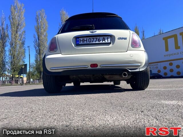 Белый Мини Hatch, объемом двигателя 1.6 л и пробегом 0 тыс. км за 5600 $, фото 1 на Automoto.ua