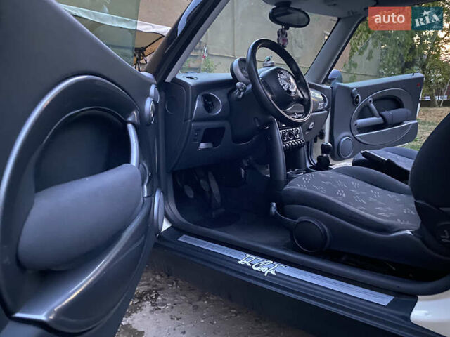 Белый Мини Hatch, объемом двигателя 1.6 л и пробегом 169 тыс. км за 4500 $, фото 9 на Automoto.ua