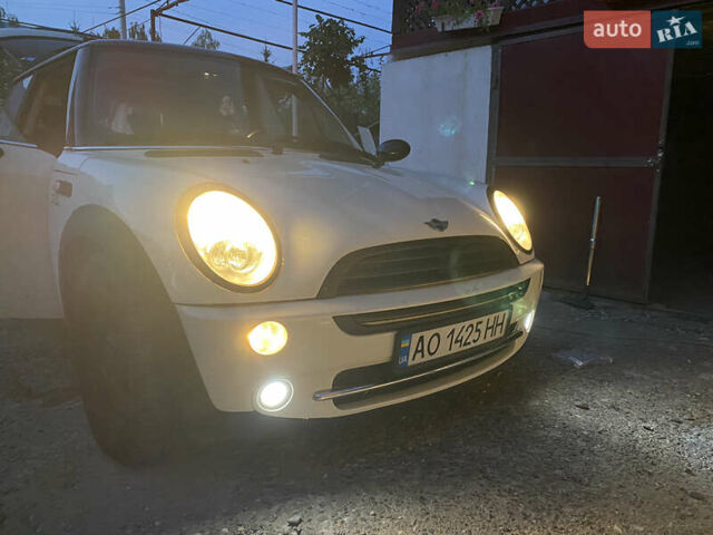 Белый Мини Hatch, объемом двигателя 1.6 л и пробегом 169 тыс. км за 4500 $, фото 8 на Automoto.ua