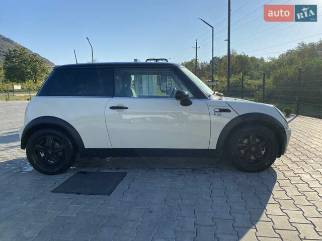 Белый Мини Hatch, объемом двигателя 1.6 л и пробегом 169 тыс. км за 4500 $, фото 1 на Automoto.ua