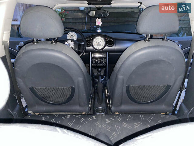 Белый Мини Hatch, объемом двигателя 1.6 л и пробегом 169 тыс. км за 4500 $, фото 12 на Automoto.ua