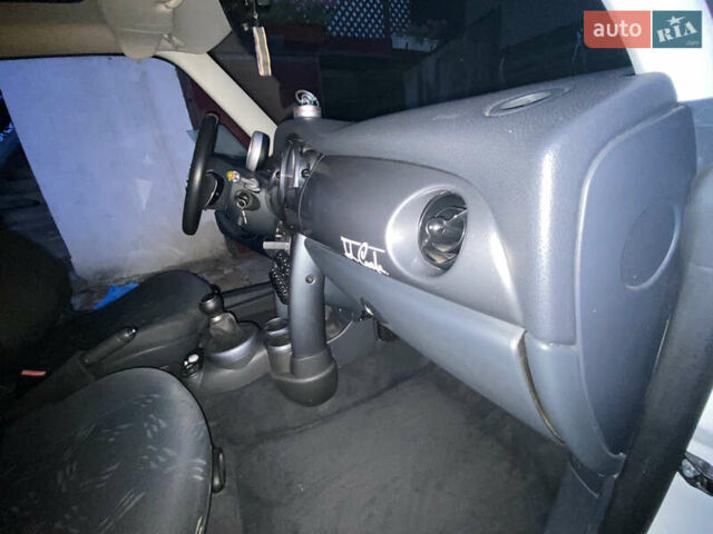 Белый Мини Hatch, объемом двигателя 1.6 л и пробегом 169 тыс. км за 4500 $, фото 14 на Automoto.ua