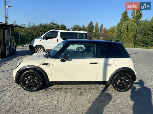 Белый Мини Hatch, объемом двигателя 1.6 л и пробегом 169 тыс. км за 4500 $, фото 5 на Automoto.ua