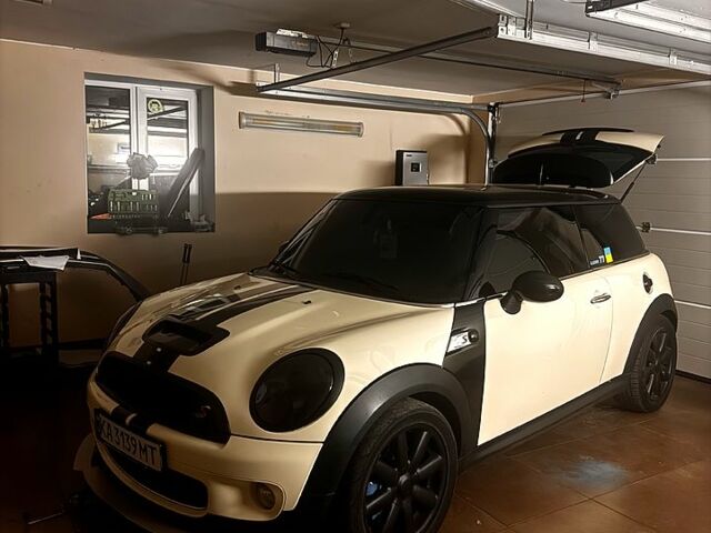 Білий Міні Hatch, об'ємом двигуна 1.6 л та пробігом 1480 тис. км за 9000 $, фото 6 на Automoto.ua