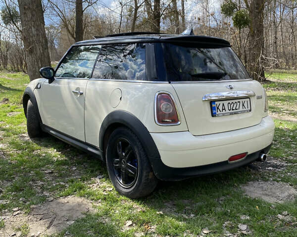 Білий Міні Hatch, об'ємом двигуна 1.6 л та пробігом 245 тис. км за 4500 $, фото 1 на Automoto.ua