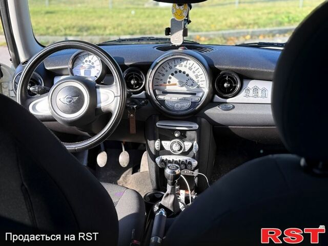 Белый Мини Hatch, объемом двигателя 1.6 л и пробегом 193 тыс. км за 6300 $, фото 10 на Automoto.ua