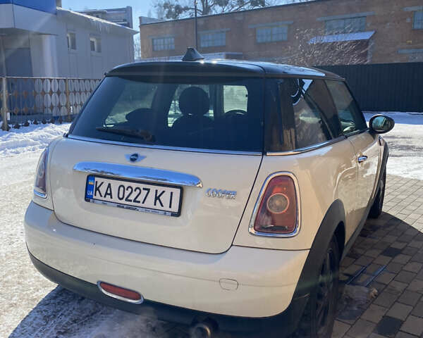 Белый Мини Hatch, объемом двигателя 1.6 л и пробегом 249 тыс. км за 4100 $, фото 4 на Automoto.ua