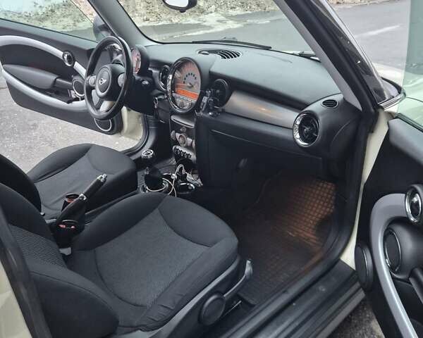 Белый Мини Hatch, объемом двигателя 1.4 л и пробегом 138 тыс. км за 5500 $, фото 20 на Automoto.ua